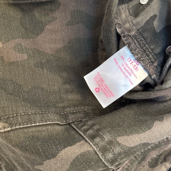 No Boundaries Women’s Camouflage Destructed Overalls Size Large - Picture 6 of 6